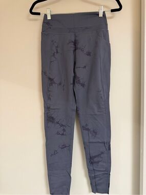 Alphalete Gray Tie-Dye Leggings